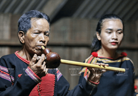 Thưởng thức tiếng khèn Đing Tak Tar (Đinh Tắt Tà), câu hát truyền thống của bà con dân tộc Ê Đê.