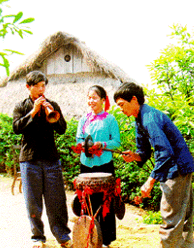 Nhạc cụ truyền thống dân tộc Giáy - kèn Pồ Lế - Chiêng - Trống - Chũm Chọe.