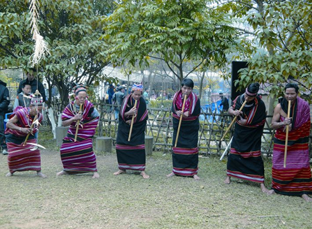 Đinh Tút - loại nhạc cụ có nguồn gốc xuất xứ và cách trình diễn độc đáo.