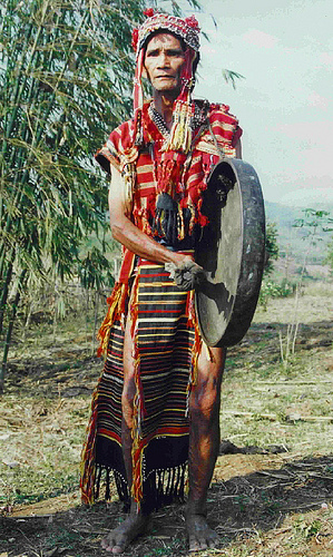 Trang phục năm Gié Triêng.