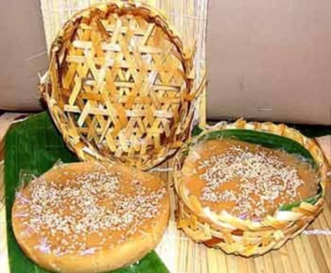 Một món bánh không thể thiếu trên mâm cúng tổ tiên của người Hoa chính là bánh tổ.