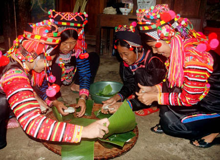 Trong ngày Tết “Hồ Sự Chà” không thể thiếu món bánh giầy.