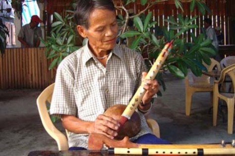 Đàn vơ-roác bị thất truyền, nay cũng được khôi phục lại.