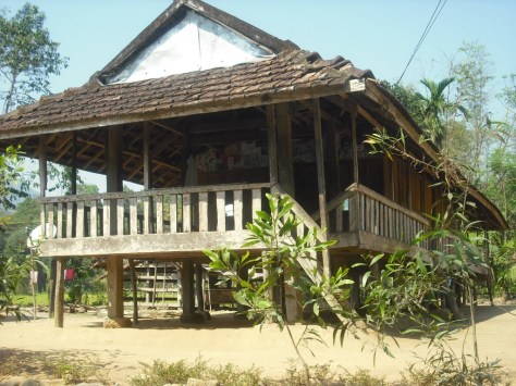 Độc đáo kiến trúc nhà sàn dân tộc Hrê.