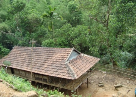 Kiến trúc nhà sàn dân tộc Hrê.