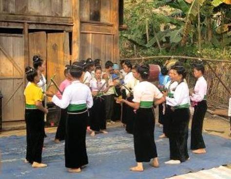 Múa Tầm Đao (ảnh tư liệu Bảo tàng tỉnh).