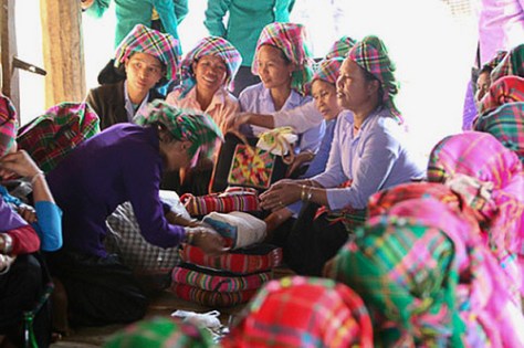 Nghi thức ngày cưới người Kháng (ảnh Nam Trung).