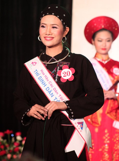 Vương Thị Phương, dân tộc La Chí (Hà Giang), trong một cuộc thi Hoa Hậu Dân Tộc.