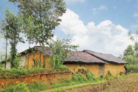 Nhà trình tường của người Lô Lô, Hà Giang.