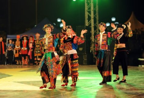 Trang phục truyền thống dân tộc Lô Lô.