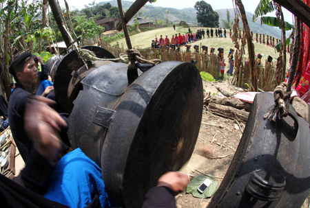 Trống đồng Lô Lô là hiện vật tiêu biểu cho văn hóa rực rỡ của dân tộc Lô Lô.