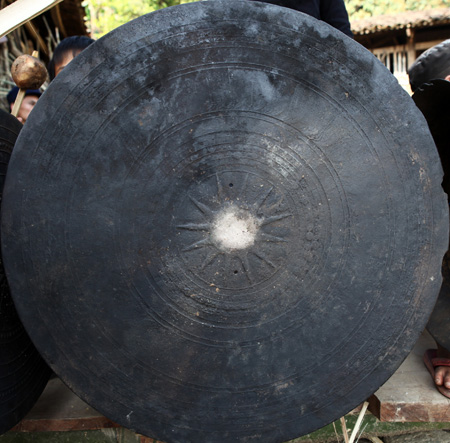 Trống đồng người Lô Lô.