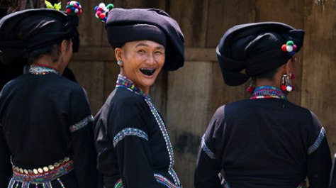 Đối với người Lự, phụ nữ răng càng đen, càng bóng thì càng đẹp, càng hấp dẫn…