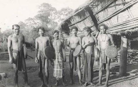 Đội nhạc cồng chiêng Mạ thời Pháp thuộc.