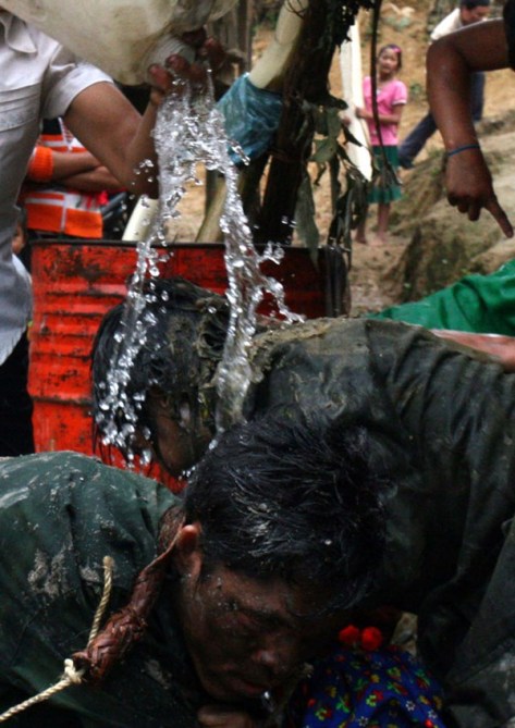 Và nước… không thể thiếu để đôi trẻ đông con nhiều cháu, làm ruộng, nương dễ dàng…