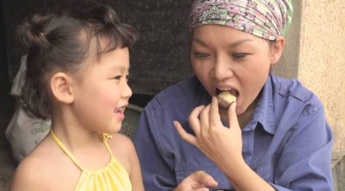 Đưa cơm cho mẹ đi cày