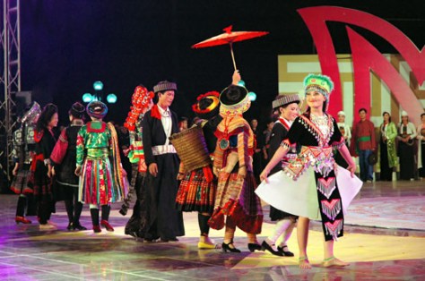 Trang phục dân tộc H'Mông.