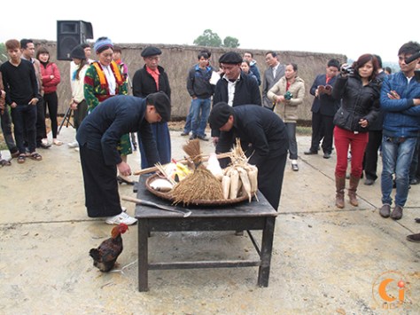 Những nghi lễ chuẩn bị trước khi dựng cây nêu.