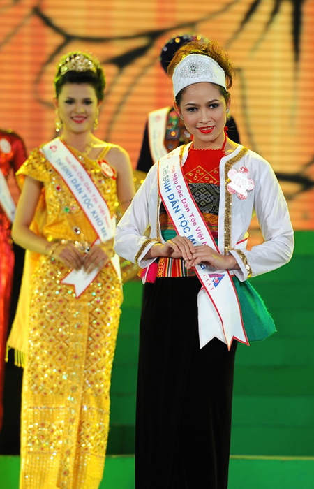 Son nữ Mường trong một kỳ thi Hoa Hậu Dân Tộc.