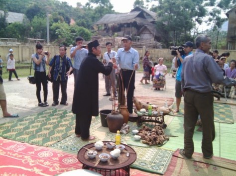 Lễ mừng tiếng sấm đầu năm của người Ơ Đu.