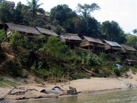 Những ngôi nhà của người Ơ Đu.