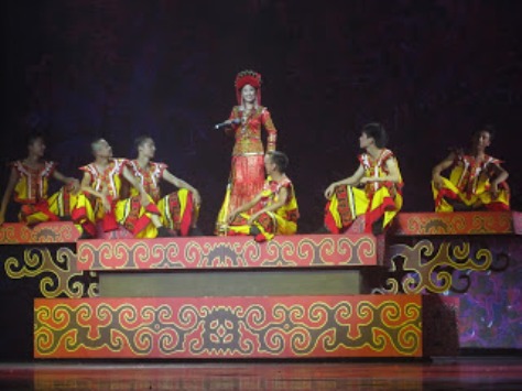 pl_Bộ ảnh tộc Yi trình diễn văn hóa dân nhạc truyền thống Lễ hội Torch Festival năm 2013-12