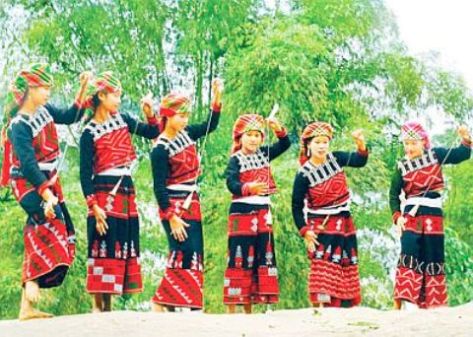 Múa dân gian - dân tộc Phù Lá.