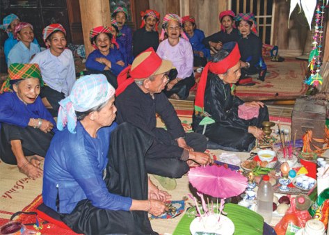 Lễ trấn trạch còn là dịp để chủ nhà cảm ơn những người thân trong gia đình đã giúp đỡ họ hoàn thành ngôi nhà.