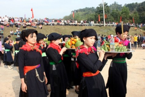 Ngày Tết của dân tộc Tày không thể thiếu Lễ hội Lồng tồng.