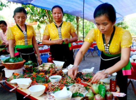 Thi nấu những món ăn đặc trưng của người Thái.