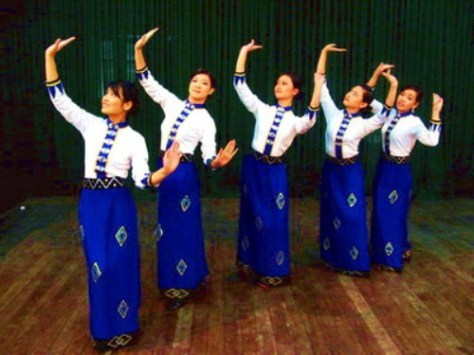 Trang phục người Thái Trắng.