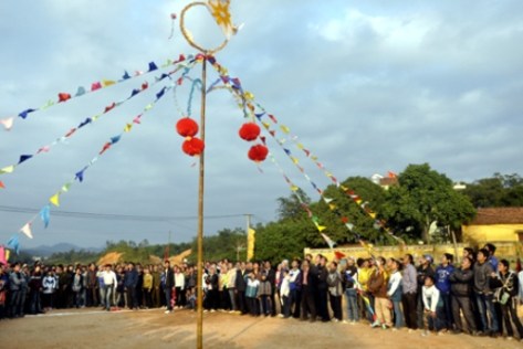 Trò chơi ném còn tộc Thổ.