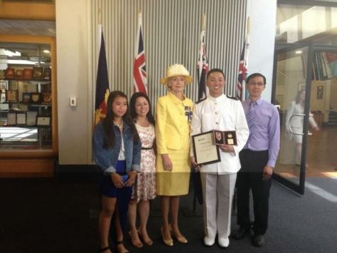 Nguyễn Khoa Nam cùng gia đình và Bà Tổng Toàn Quyền Quentin Bryce.