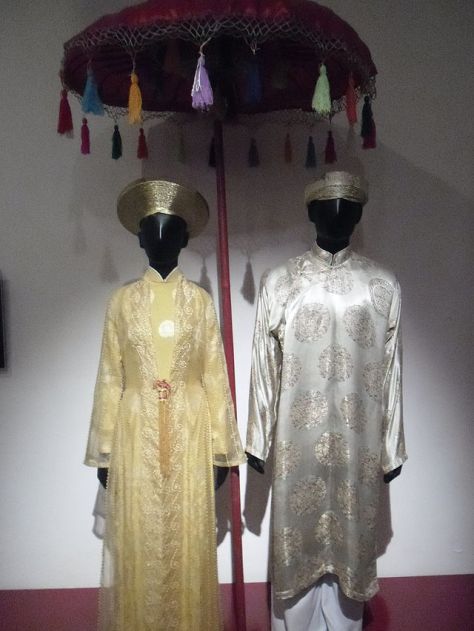 Trang phục truyền thống trong đám cưới của người Việt.