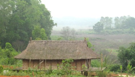 Nhà truyền thống tộc Xinh Mun.