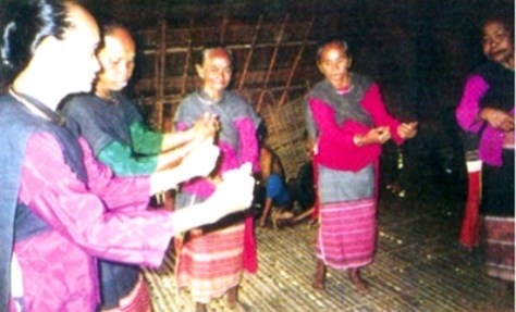 Múa Lễ tạ ơn của người Xtiêng.