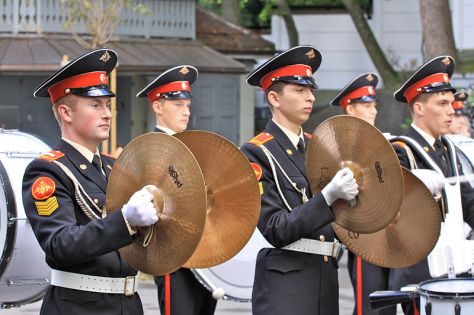 Chũm Chọe đôi được diễn tấu trong một dàn quân nhạc ở Đức.
