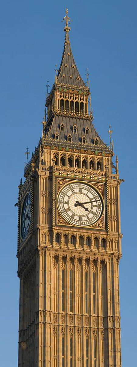 Chuông trong tháp được biết đến với cái tên Big Ben ở Anh.