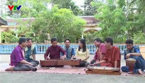 Đàn Tà Khê và đàn Khưm Tôch.