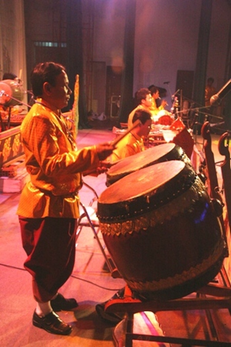 Skôthum (2 trống lớn).