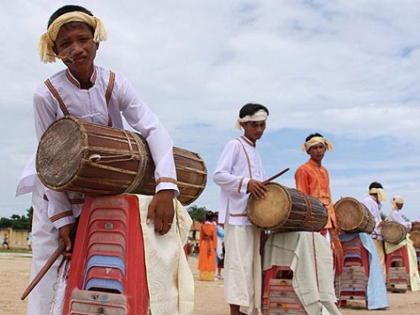 Trống ghinăng là loại nhạc cụ không thể thiếu trong các dịp lễ hội của người Chăm.