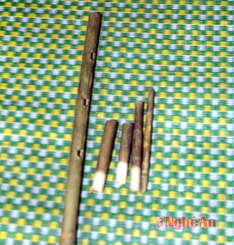 Pí Tơm của người Khơ Mú.