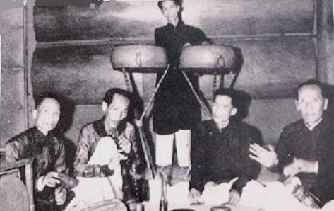 Ban Nhạc Lễ Miền Nam với hai Trống Văn, Trống Võ.