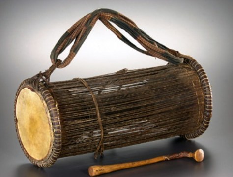 Trống Nói (Talking Drum). 