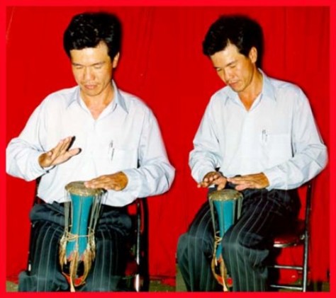 Diễn tấu Trống Bồng.