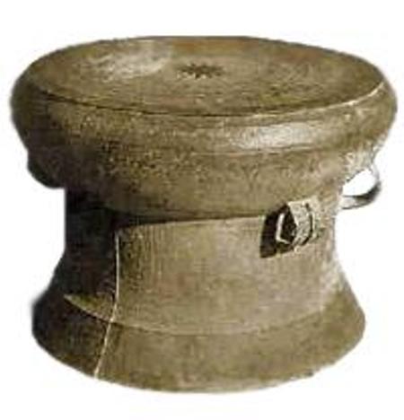 Trống Đồng Ngọc Lũ.