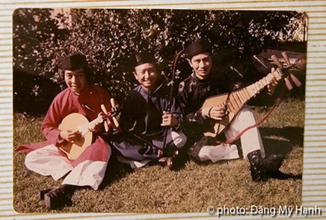 "Ban Tam Ca Trào Phúng AVT" trong thập niên 60. Từ trái sáng phải: Tuấn Đăng, Lữ Liên, Vân Sơn.