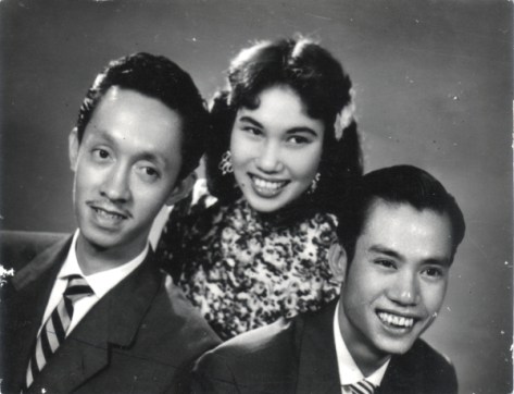 Thái Thanh cùng Hoài Trung (trái) và Hoài Bắc trong ban Hợp ca Thăng Long.