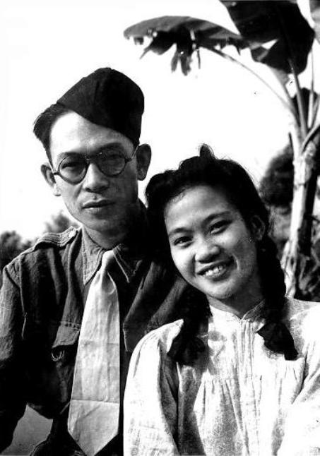 Chợ Neo, 1949 - NS Phạm Duy & CS Thái Hằng, một tháng sau ngày cưới.
