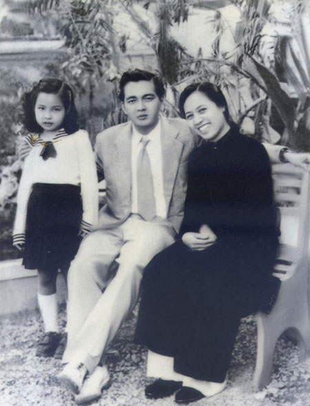 Ông bà Đoàn Chuẩn và cô con gái đầu lòng. Ảnh Đ.Đ.